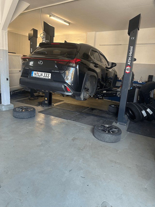 Moderne KFZ-Werkstatt